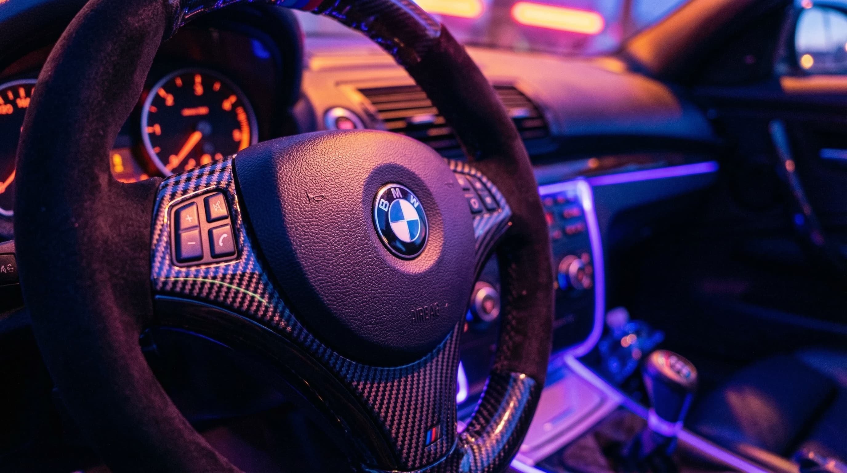 Volante BMW tapizado artesanalmente